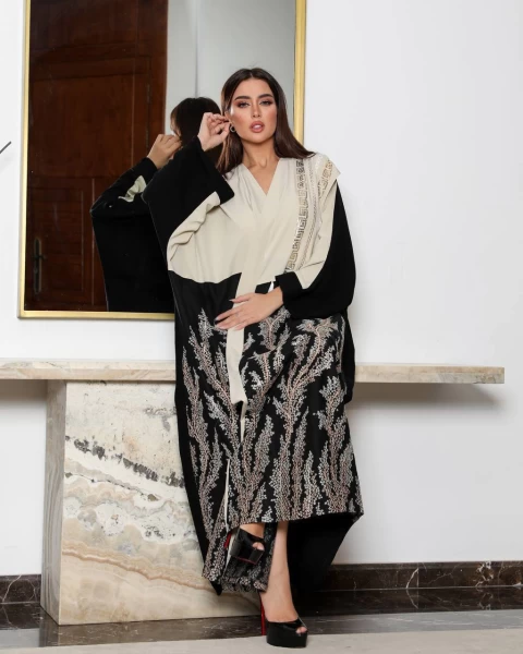 Black and beige crepe abaya with embroidery IB190